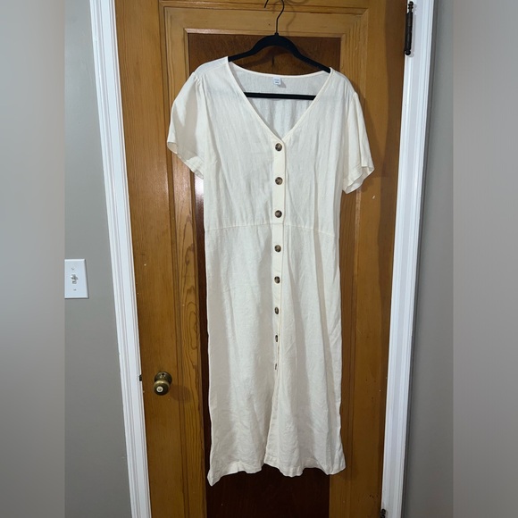 Old Navy Dresses & Skirts - Old Navy Cream Button-Down Dress